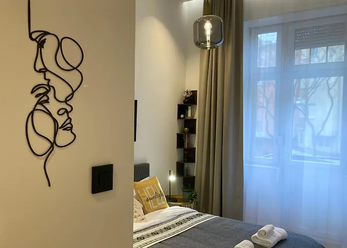 Urban Deluxe Apartments Downtown Buda